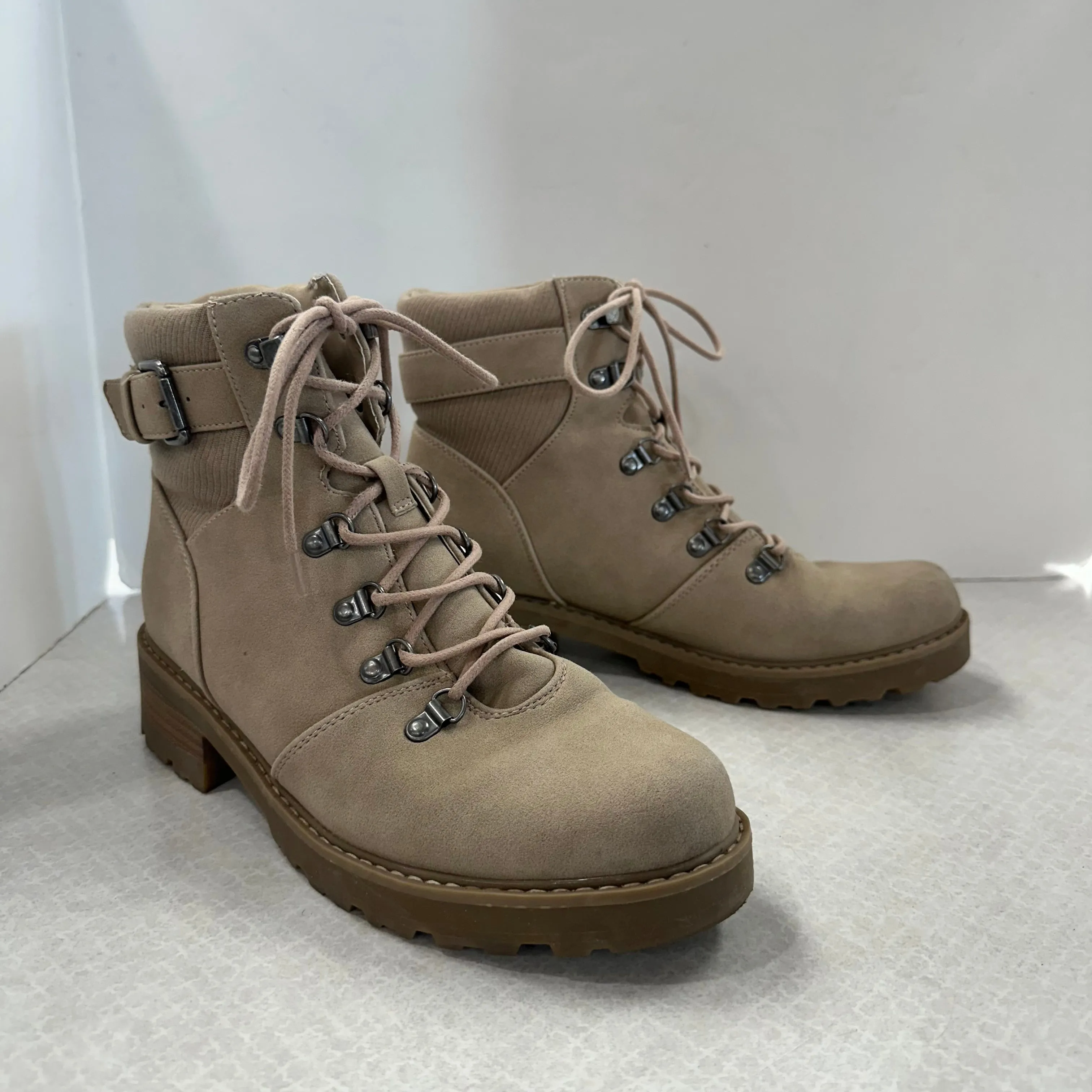 Boots Hiking By Universal Thread In Tan, Size: 10