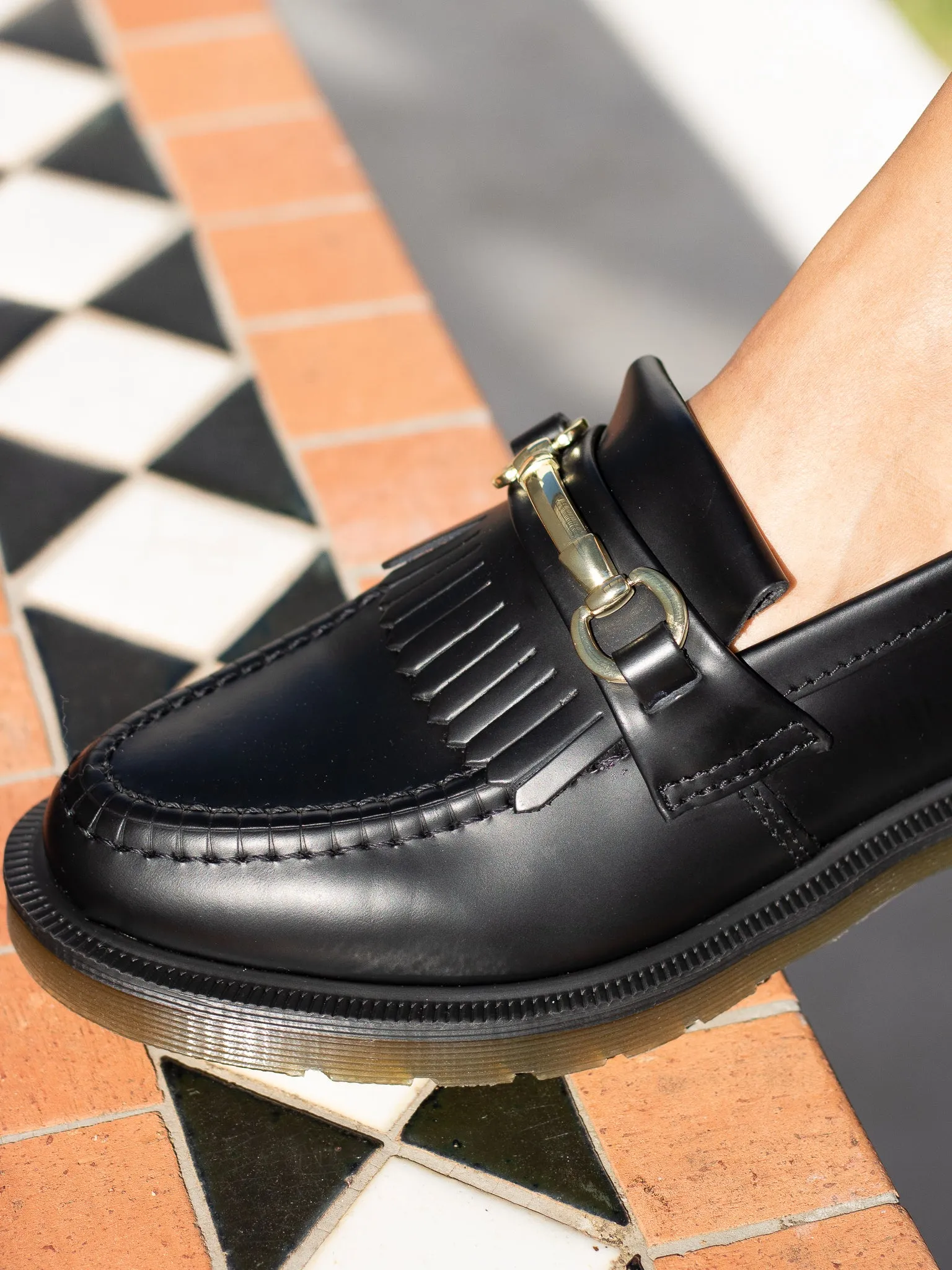 DR. MARTENS ADRIAN SNAFFLE BLACK SMOOTH