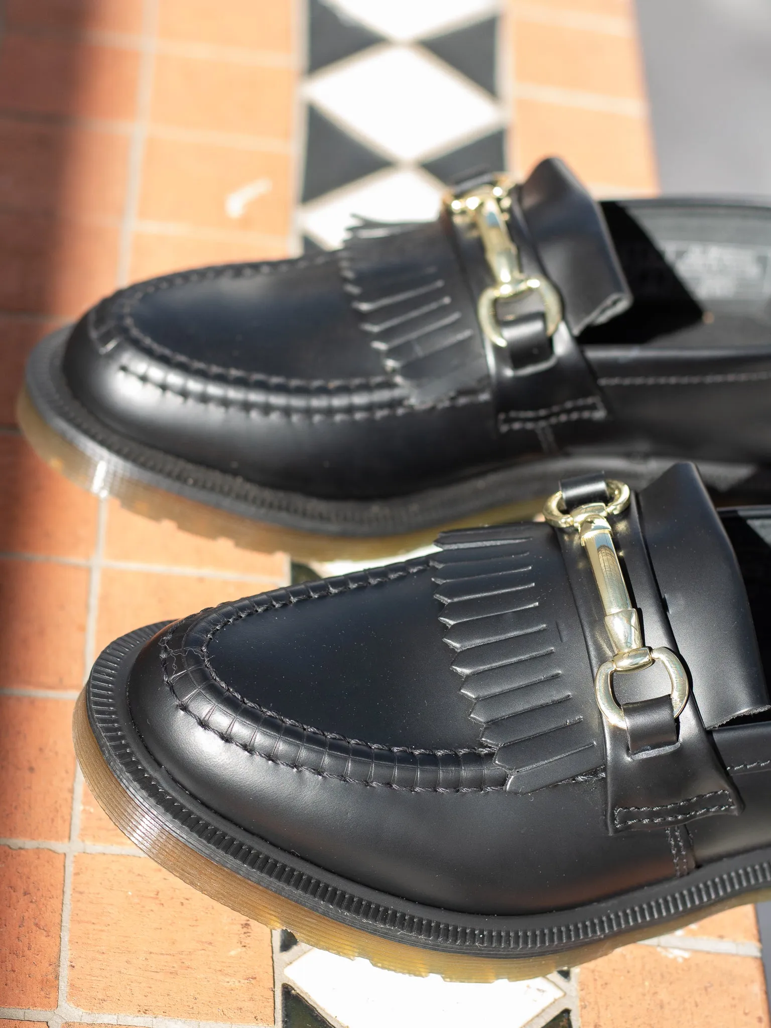 DR. MARTENS ADRIAN SNAFFLE BLACK SMOOTH