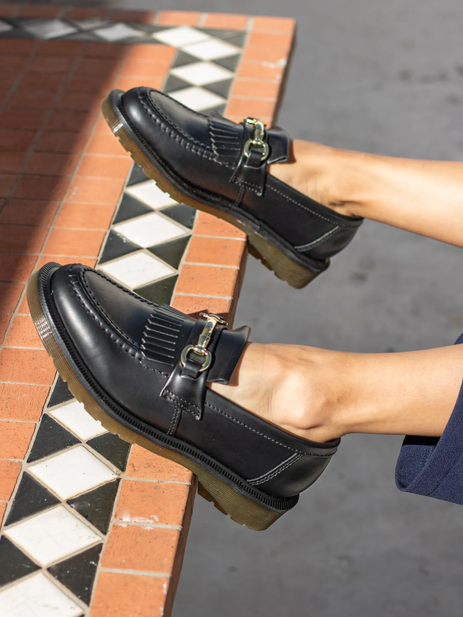 DR. MARTENS ADRIAN SNAFFLE BLACK SMOOTH